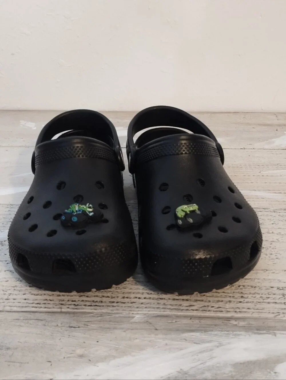 Crocs Classic Clogs Black Slip-On Shoes U.S.A boys size j 2 very good condition